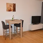 Modernes 1-Zimmer Apartment W-Lan, Stellplatz